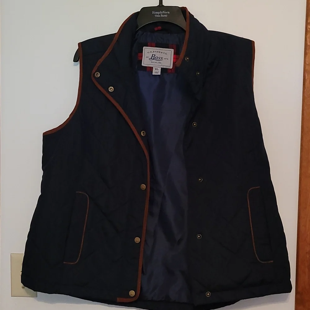 G H Bass ladies navy quilted vest Sz XL - Picture 1 of 3